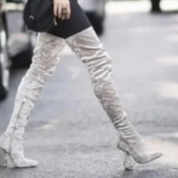 CAPE ROBBIN THIGH HIGH OVER THE KNEE CRUSHED “VELVET” 8.5 - Picture 4 of 16